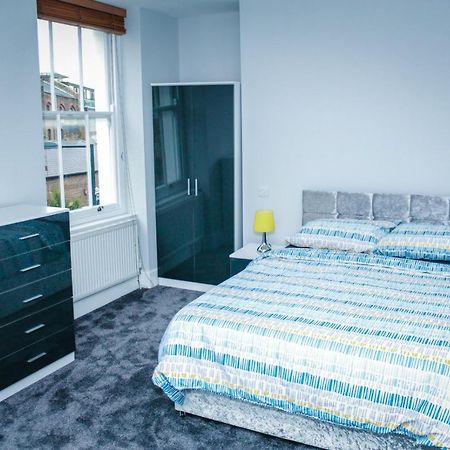 Camden Guest House Double Bedroom With Super Large King Bed London Kültér fotó