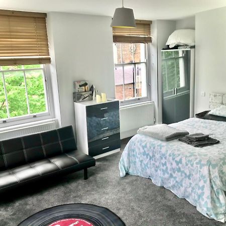 Camden Guest House Double Bedroom With Super Large King Bed London Kültér fotó