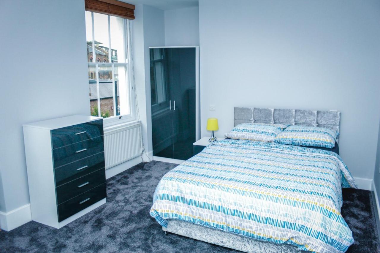 Camden Guest House Double Bedroom With Super Large King Bed London Kültér fotó