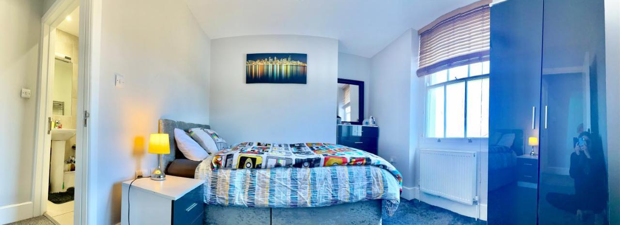 Camden Guest House Double Bedroom With Super Large King Bed London Kültér fotó