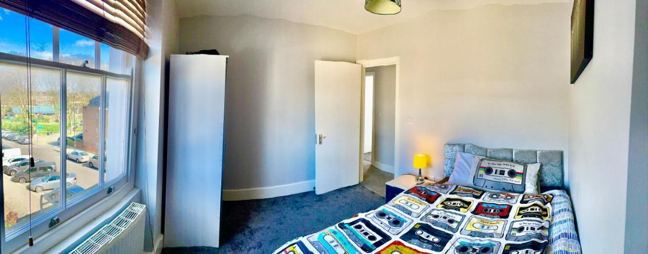 Camden Guest House Double Bedroom With Super Large King Bed London Kültér fotó